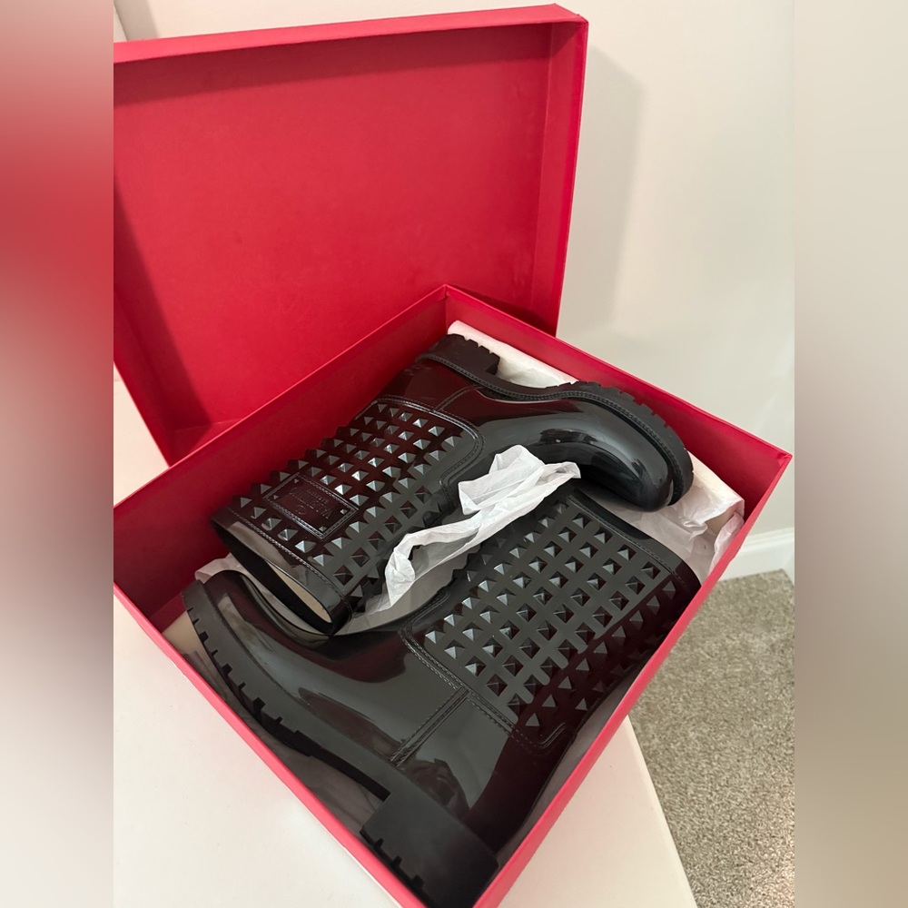VALENTINO Rock Stud Glossy Rubber Rainboots - Size 9 - Picture 11 of 16